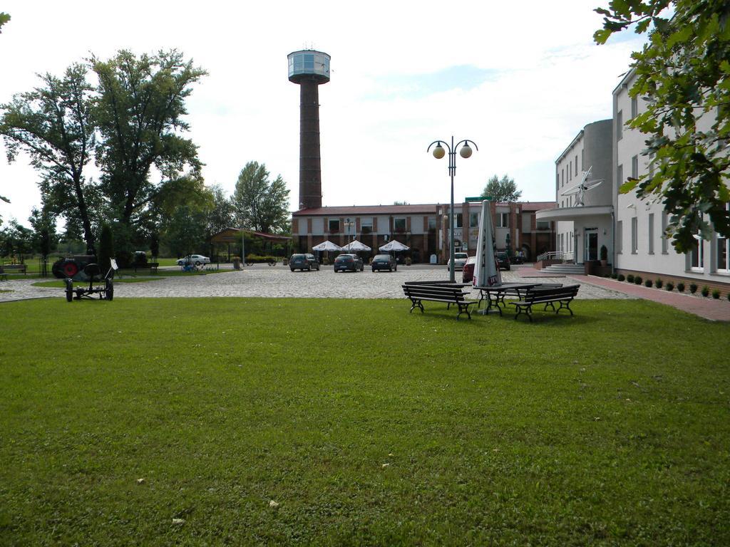 Hotel Kosmonauty Wroclaw-Airport Exterior photo