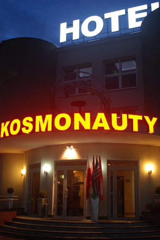 Hotel Kosmonauty Wroclaw-Airport Exterior photo