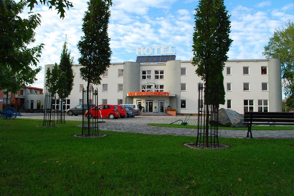 Hotel Kosmonauty Wroclaw-Airport Exterior photo