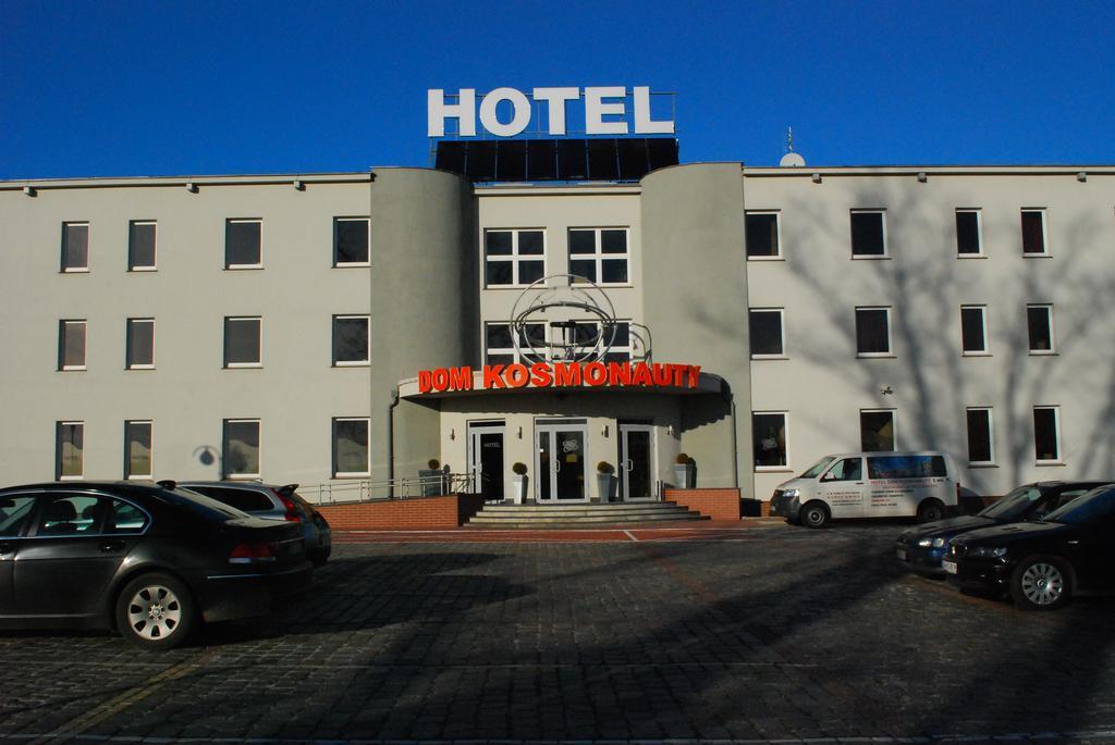 Hotel Kosmonauty Wroclaw-Airport Exterior photo