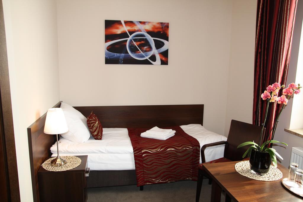 Hotel Kosmonauty Wroclaw-Airport Room photo