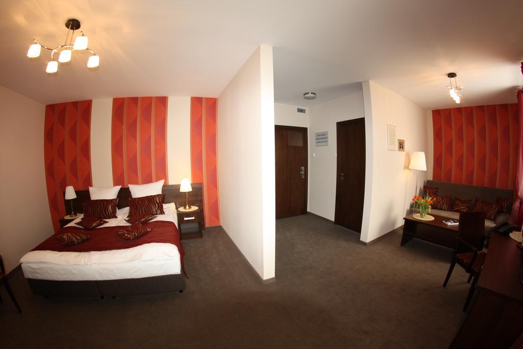 Hotel Kosmonauty Wroclaw-Airport Room photo