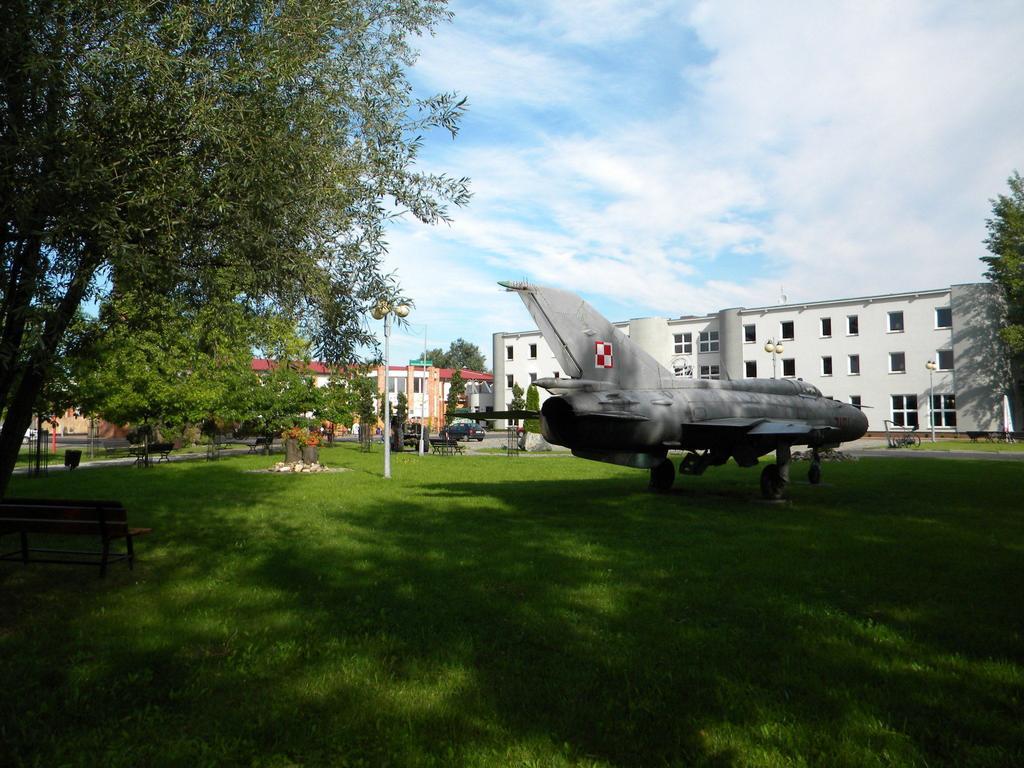 Hotel Kosmonauty Wroclaw-Airport Exterior photo